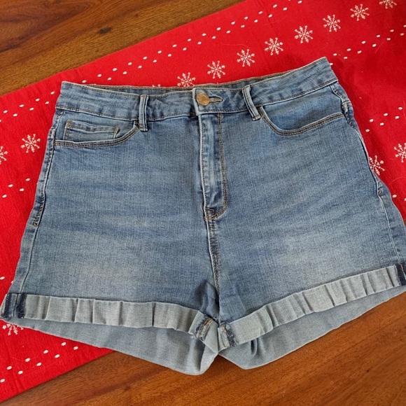 Stradivarius jean shorts size 8 super high waist - Picture 1 of 4